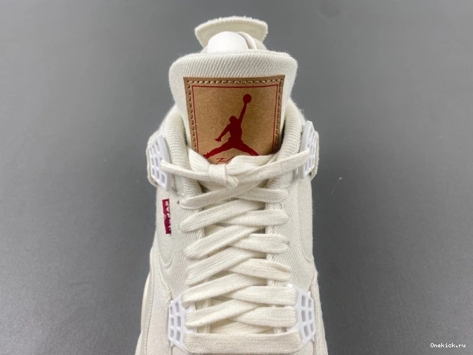 One Kick AO2571-100 4 Levi's x Air 'White' Jordan 0710